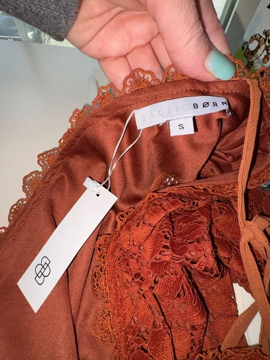 NWT Baltic Born Venice Lace Maxi Dress Rust Orange V-Neck Tie Back Boho Small - Picture 5 of 5